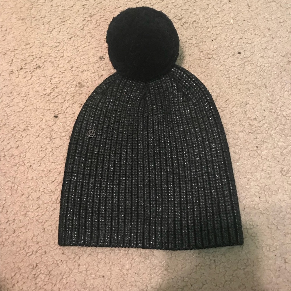 Lululemon Shimmer Pompom beanie